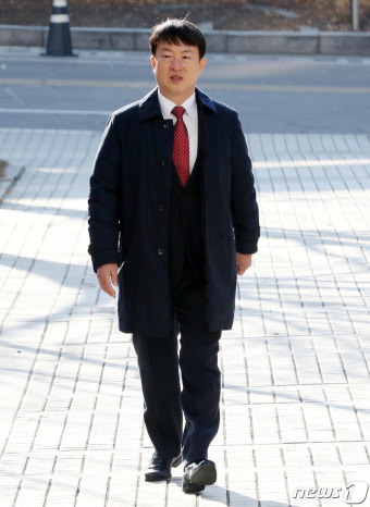 '선거 개입 혐의' 강신명 전 경찰청장, 법정으로