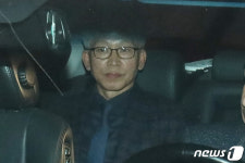 황급히 나가는 송병기 부시장