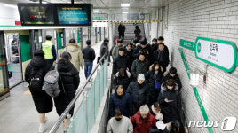 2호선 신정지선 열차 탈선·복구로 운행 지연