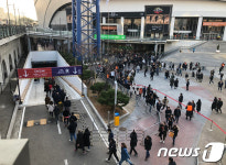 U2 첫 내한공연 입장하는 시민들
