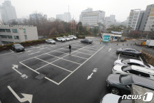 비상저감조치 발령... 텅빈 주차장