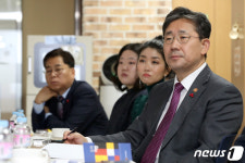 해오름작은도서관 찾은 박양우 장관
