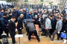오종렬 진보연대 의장 광주 망월묘역 영면