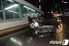 대구 두류네거리서 벤츠-그랜저 추돌…벤츠 탑승 20대女 사망