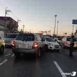 부산 감전교차로 6중 추돌사고…2명 부상