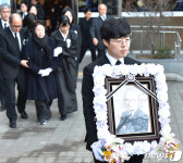 아주대병원 떠나는 고 김우중 전 대우그룹 회장 영정