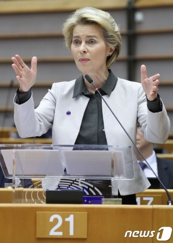 '그린 딜' 계획 발표하는 폰데어라이엔 EU 집행위원장