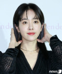 한지민, 머리 만지는 모습도 아름다워