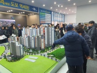 [분양현장+]역·공원·학교 다 갖췄다…부평 두산위브 더파크 북적