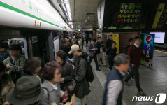 5호선 을지로4가(상선) | 지하철 5호선 을지로4가역 열차고장…출근길 환승역 혼잡