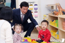 진영 장관, 연말연시 세종청사 어린이집 방문