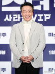 이성민, 훈훈한 미소