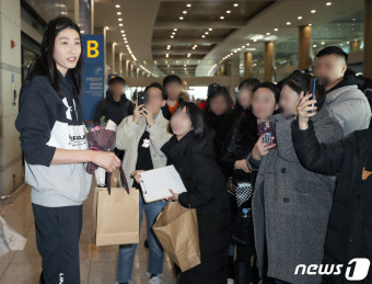 김연경, 공항에서 즉석 팬미팅