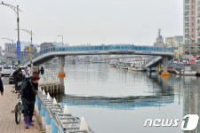 하필 연말에…포항 동빈내항 다리 공사로 죽도시장 상인·관광객 불편