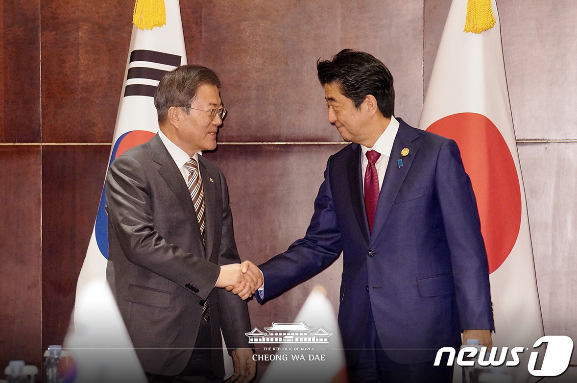 한일 정상, G7 정상회의를 계기로 첫 대면 정상회담 조율 중, 한일관계 발전 의지 강조