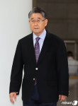 '5·18 허위주장' 공판 출석하는 지만원