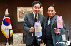 청사초롱든 이낙연 국무총리