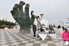 [화보]해맞이 고장 포항 호미곶 광장에 대형 쥐 조형물