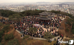 세계문화유산 수원화성 서장대에서 맞이하는 해돋이