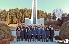 태백시, 새해 충혼탑·산업전사위령탑 참배
