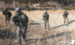 헬기로프 하강 후 이동