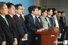 바른미래당 탈당 후 새로운보수당 창당합니다