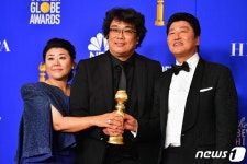 1917 美골든글로브 작품상…호아킨 피닉스·르네 젤위거 남녀주연상(종합)