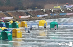 겨울비에 평창송어축제 낚시텐트 철거