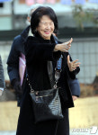 지지자들 향해 손 뻗는 손혜원 의원