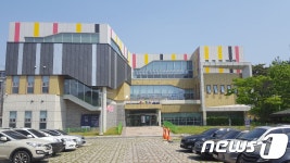 온 가족이 완주군 둔산영어도서관에서 겨울을 보내요