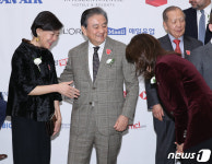 시상식 참석한 홍석현 중앙홀딩스 회장 내외