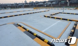 시험도 안 본 지인 특수면허 합격시킨 운전면허시험관 징역형