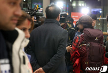 현장상황 설명하는 충남교육청 해외봉사단 관계자