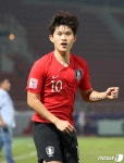 기뻐하는 이동경 역전의 명수