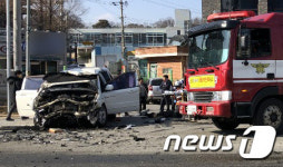 청주 흥덕구 도로서 SUV-승용차 충돌…1명 숨져