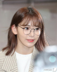 미야와키 사쿠라, 동그란 안경 쓰고 귀요미 미소