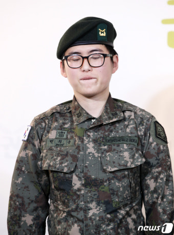 찡그린 변희수 하사 