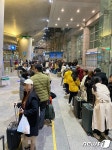 밤 비행기로 안올래요 인천공항 심야버스, 추위에 1~2시간 기다림 허다