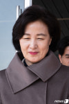 추미애 법무부 장관 '옅은 미소'