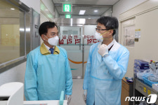 신종 코로나 선별진료기관 찾은 김삼호 광산구청장