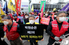 이주 대책 요구하는 청계천 입주 상인들