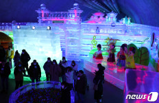 마스크 쓰고 관광즐기기