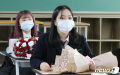 교실에서 진행되는 졸업식
