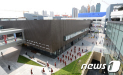 송현아도 뚫렸대요…19번 확진자 방문 소식에 송도 주민 술렁