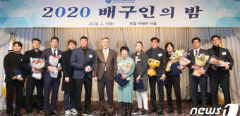 여자배구 대표팀, 최우수 단체상…라바리니·김연경 최우수 지도자·선수상