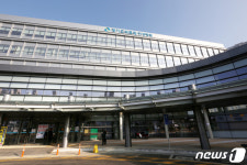 부부 확진환자 격리 치료 중인 경기도의료원 안성병원