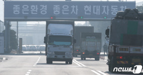 현대차 명촌정문 드나드는 납품 차량들