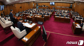 강원도의회 임시회 개회…산천어축제 환경장관 발언 사과하라