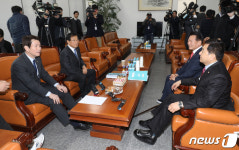 이인영·심재철 원내대표 회동