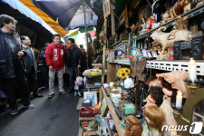 창신동 시장 찾은 황교안 대표